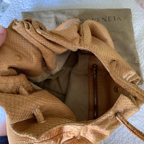 BOTTEGA VENETA snake skin bag. Great condition. Beautiful Bag. - Picture 8 of 14